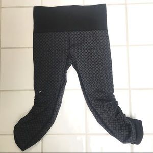 Lululemon cropped pants.